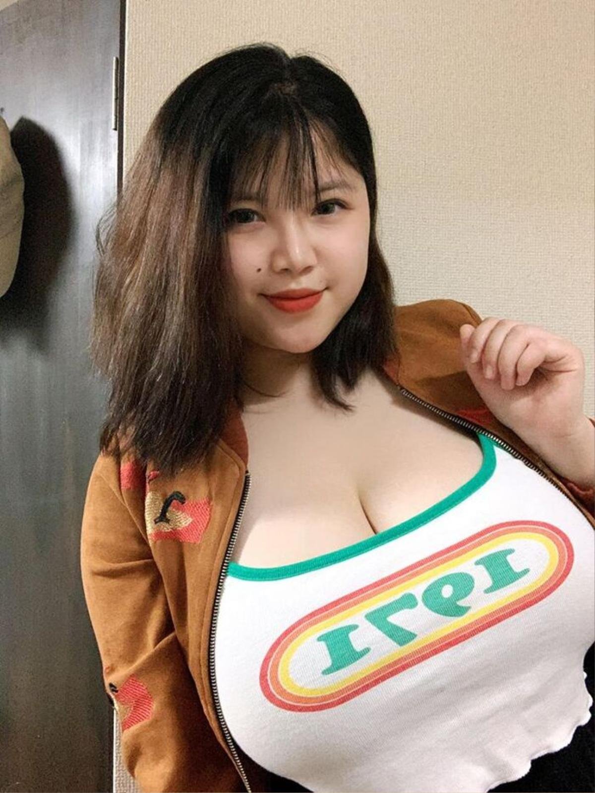 'Hotgirl ngực khủng' ở Hải Dương công khai bán ảnh 18+ trên mạng xã hội? Ảnh 2