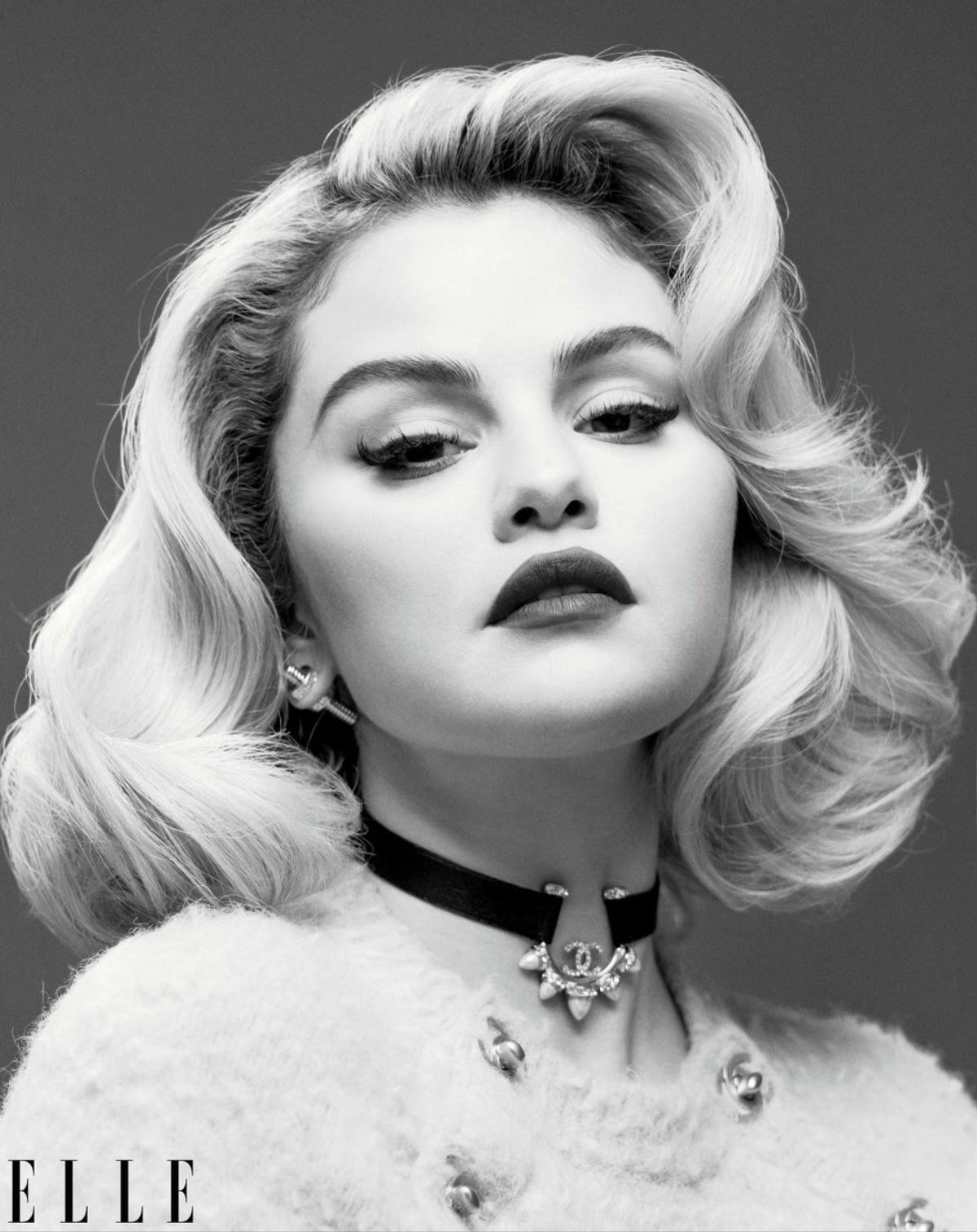 Selena Gomez mang tất lưới khoe chân thon đậm style Marilyn Monroe trên tạp chí Ảnh 8