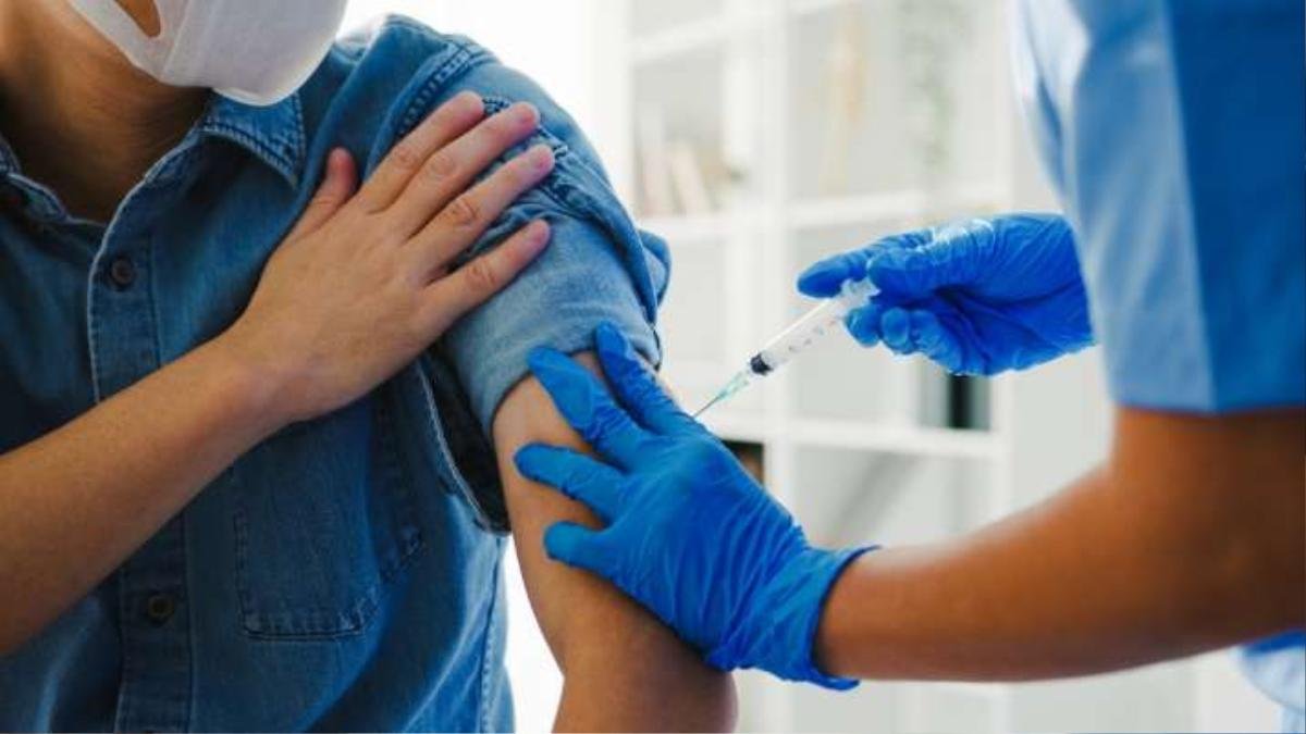 Vì sao những người tiêm vaccine ít gặp rủi ro trước làn sóng lây lan dữ dội của chủng Delta? Ảnh 2