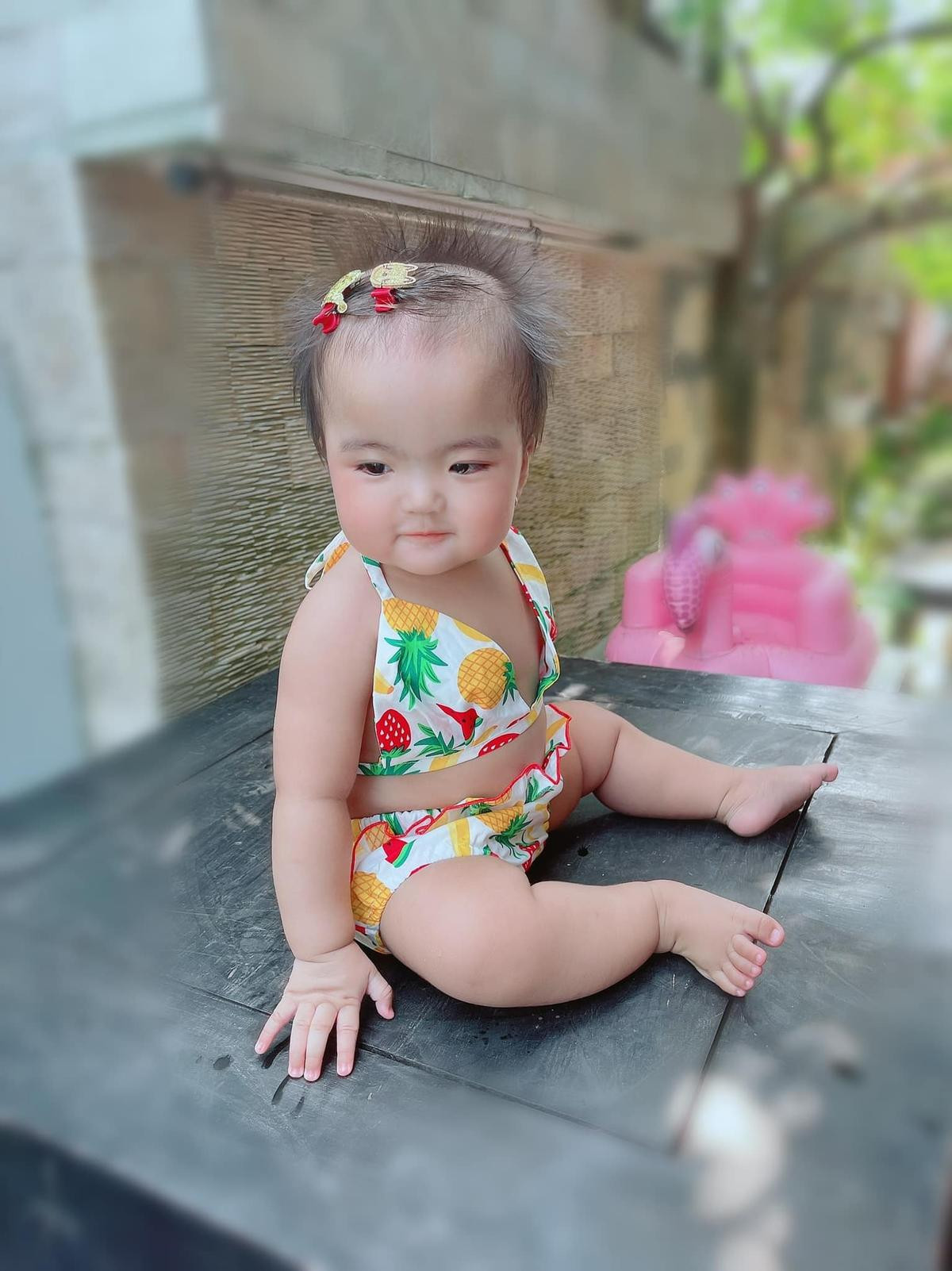 Con gái Mạc Văn Khoa 'đáng yêu xỉu' khi diện bikini đi bơi Ảnh 3