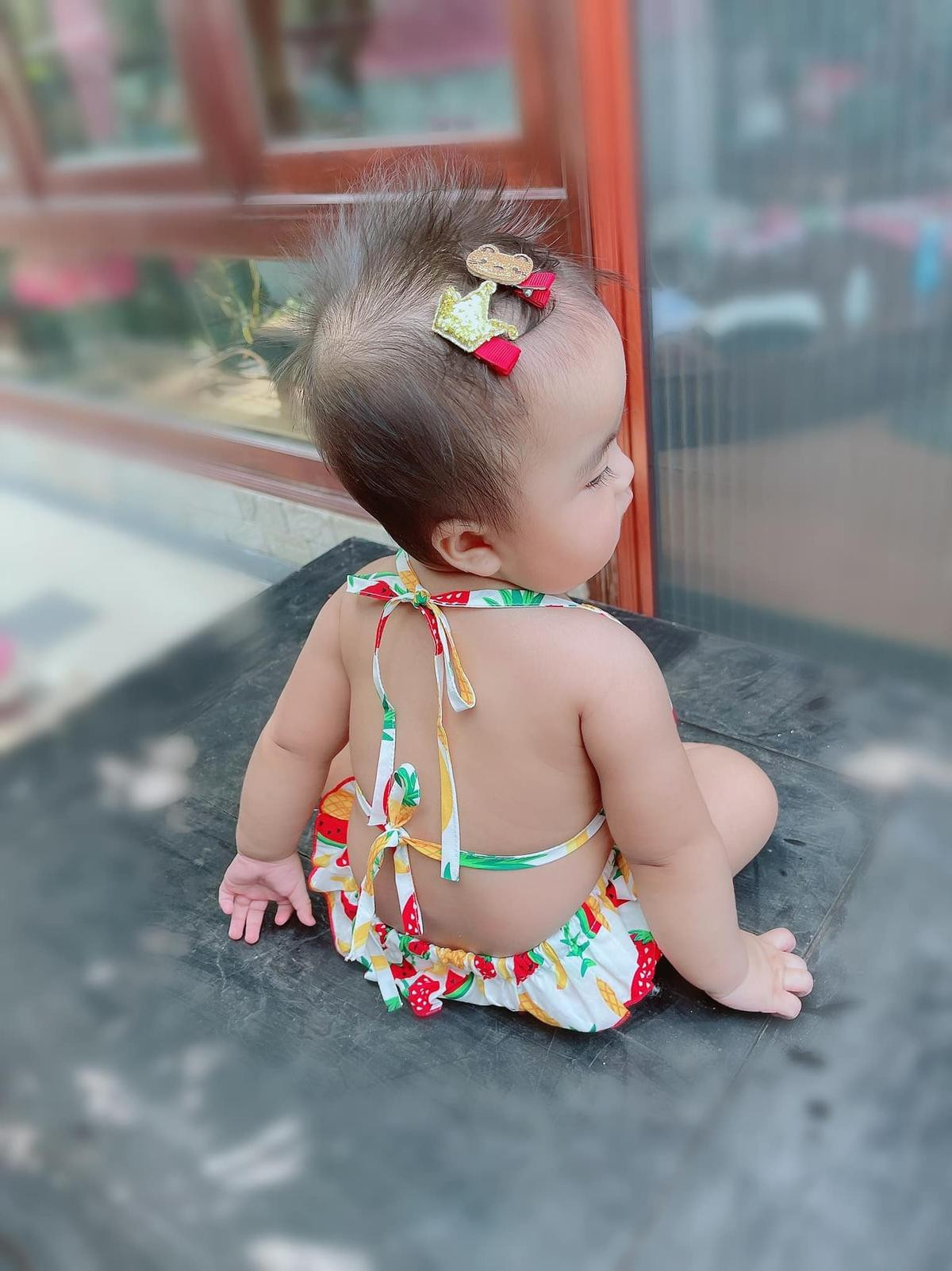 Con gái Mạc Văn Khoa 'đáng yêu xỉu' khi diện bikini đi bơi Ảnh 4