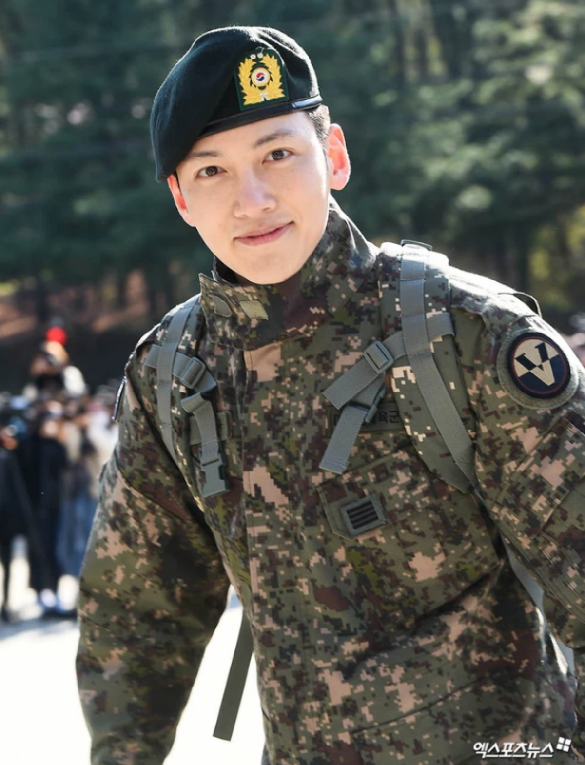 Top 14 nam diễn viên Kbiz mặc quân phục đẹp nhất: Song Joong Ki và Hyun Bin chưa phải đỉnh nhất! Ảnh 16