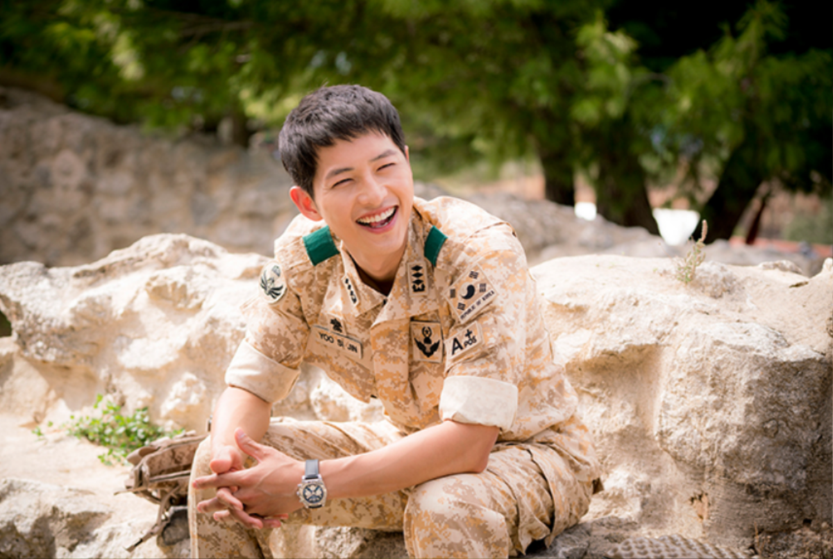 Top 14 nam diễn viên Kbiz mặc quân phục đẹp nhất: Song Joong Ki và Hyun Bin chưa phải đỉnh nhất! Ảnh 1