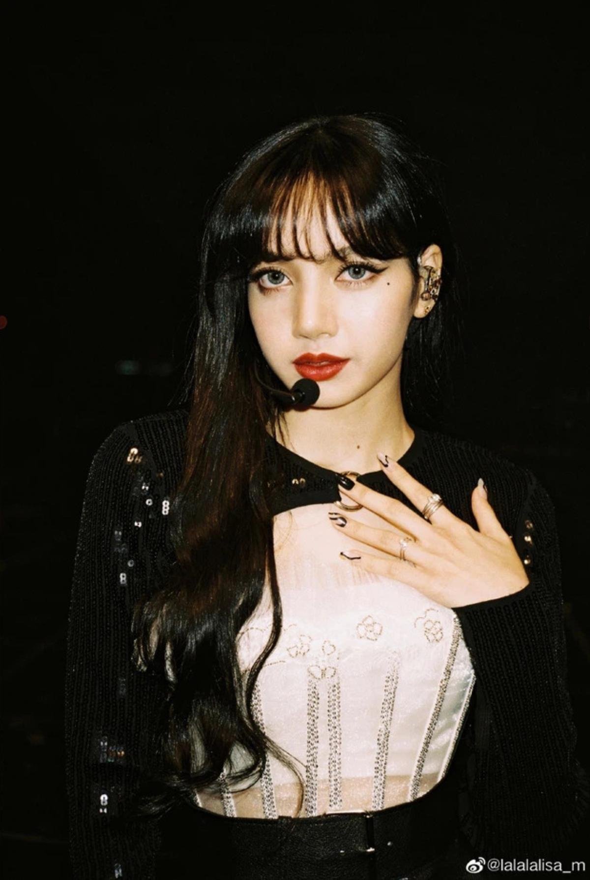 Hình ảnh mới nhất cho thấy ngày solo của Lisa (BlackPink) đã đến rất gần! Ảnh 2