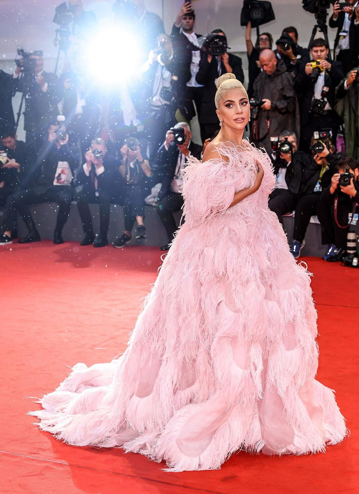 Sao TikTok bị phân biệt đối xử không thương tiếc so với sao Hollywood tại Met Gala 2021 Ảnh 7