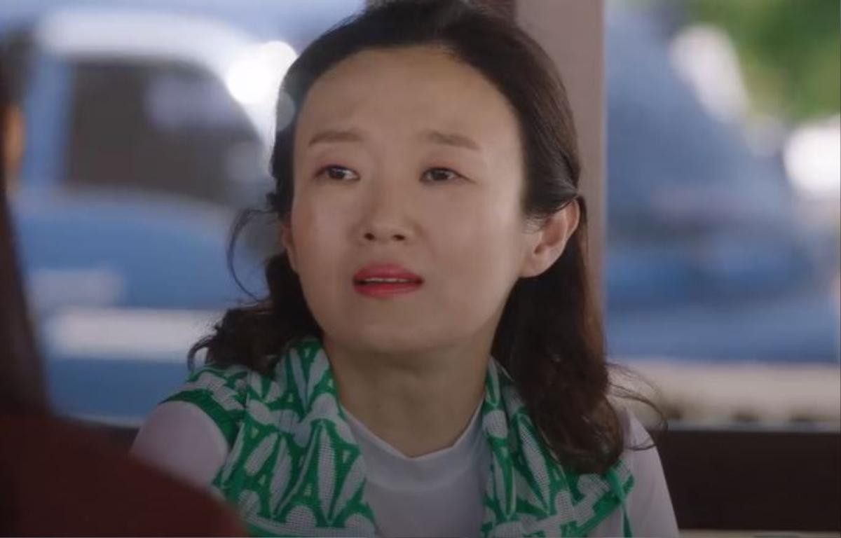 'Hometown Cha Cha Cha' tập 2: Shin Min Ah bị tẩy chay, sự nghiệp suýt nữa tiêu tan vì tính cách tiểu thư Ảnh 7