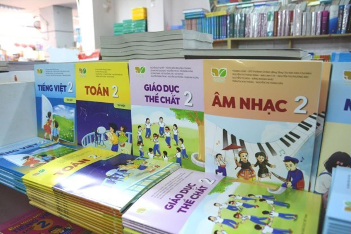 SGK chuyển đến tay học sinh nhỏ giọt vì thiếu giấy đi đường, phụ huynh nóng lòng đợi chờ Ảnh 1