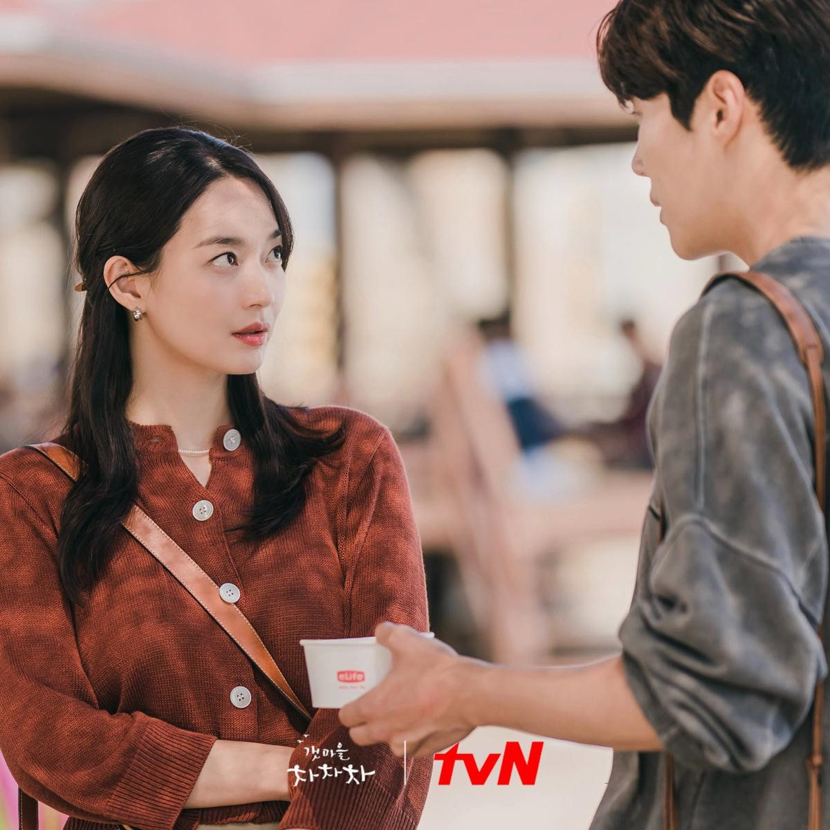 'Hometown Cha Cha Cha': Cặp đôi lúm đồng tiền Kim Seon Ho và Shin Min Ah liên tục đụng độ Ảnh 10