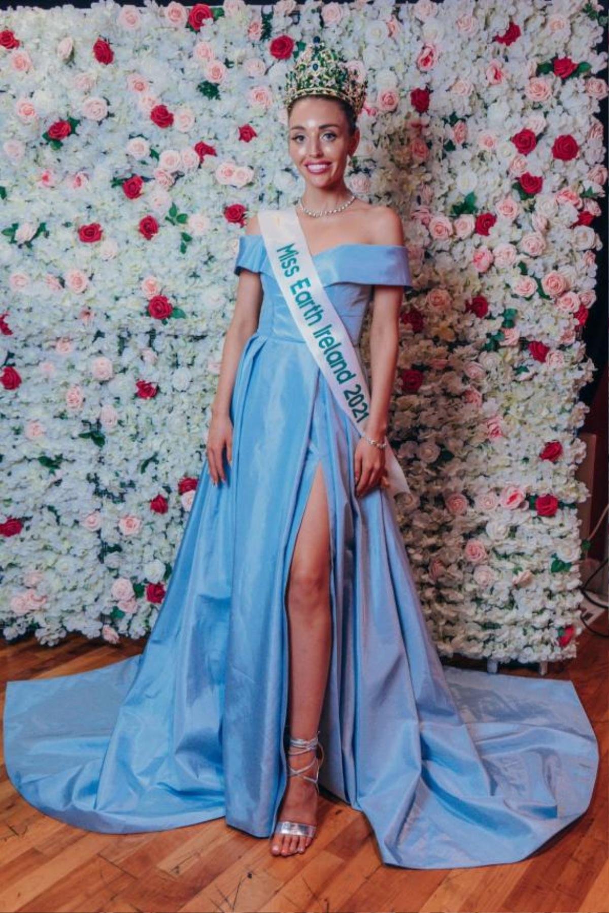 Vừa đăng quang, Tân Miss Earth Ireland 2021 bị chê như phẫu thuật phẩm mỹ bị lỗi Ảnh 2