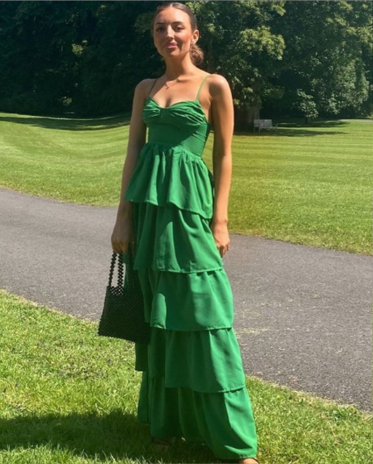 Vừa đăng quang, Tân Miss Earth Ireland 2021 bị chê như phẫu thuật phẩm mỹ bị lỗi Ảnh 8