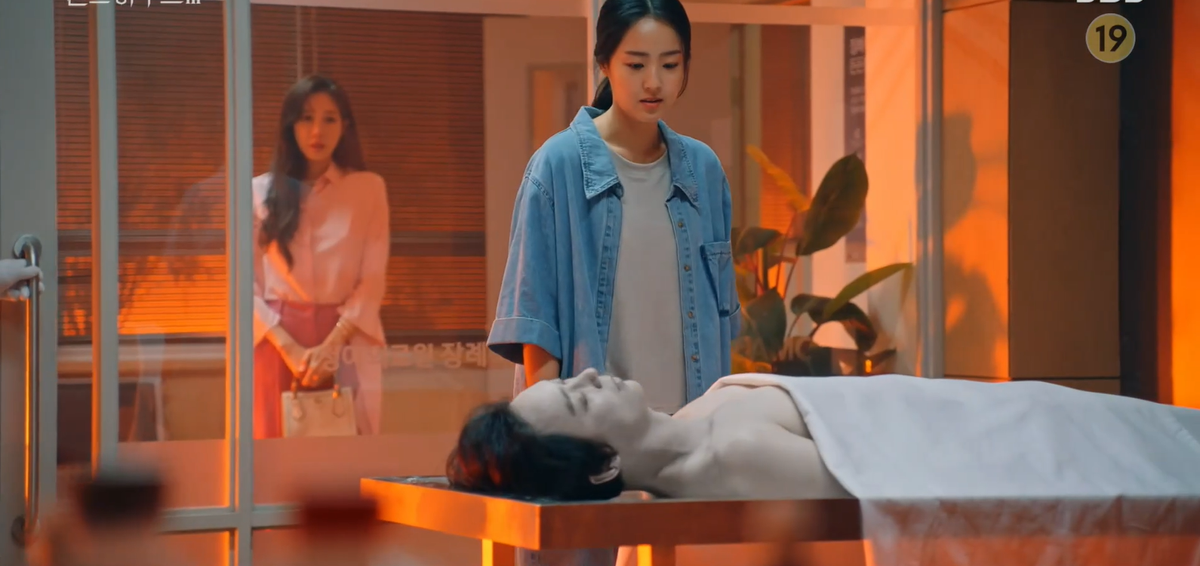 'Penthouse 3' tập 13: Seo Jin ra tay với Su Ryeon và bác sĩ Ha, Eun Byeol chính thức quay lưng với mẹ Ảnh 14