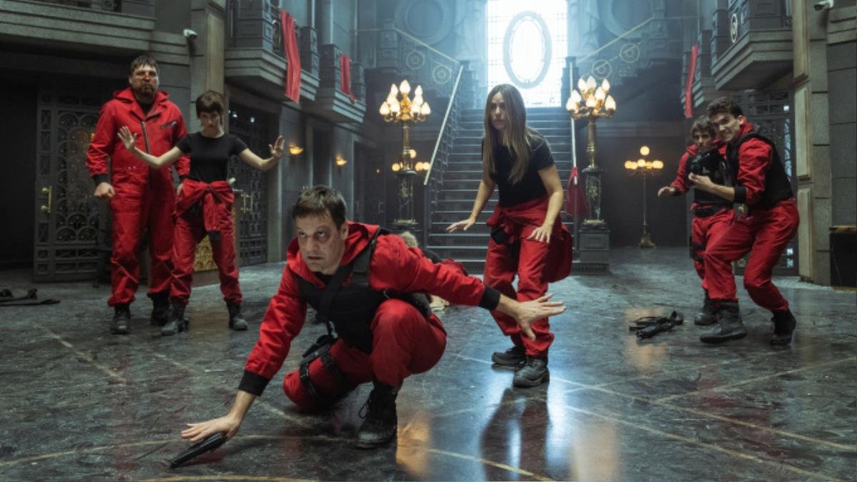 Review 'Money Heist' mùa 5: Bùng nổ cảm xúc với cuộc chiến tranh khốc liệt và cái kết gây sốc Ảnh 5