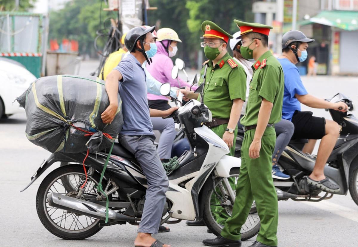 Shipper tại Hà Nội được hoạt động từ 9h đến 20h hàng ngày Ảnh 1