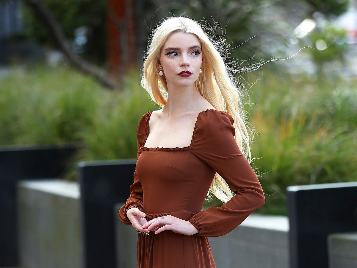 Bí quyết tạo nên vẻ đẹp tựa 'báu vật Hollywood' của Anya Taylor-Joy Ảnh 5