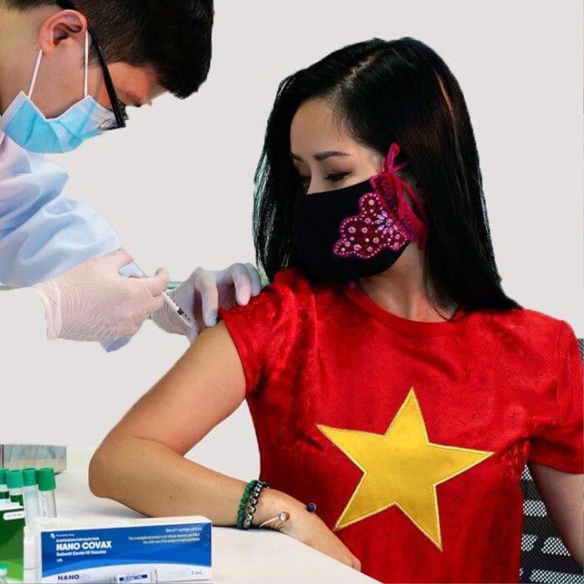 Sao Việt đi tiêm vaccine Covid: Người kín mít, người áo dây gợi cảm Ảnh 6