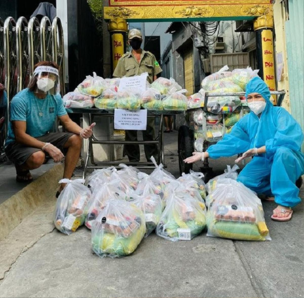 Những sao Việt không kêu gọi rùm beng, tự bỏ tiền túi để làm từ thiện Ảnh 3