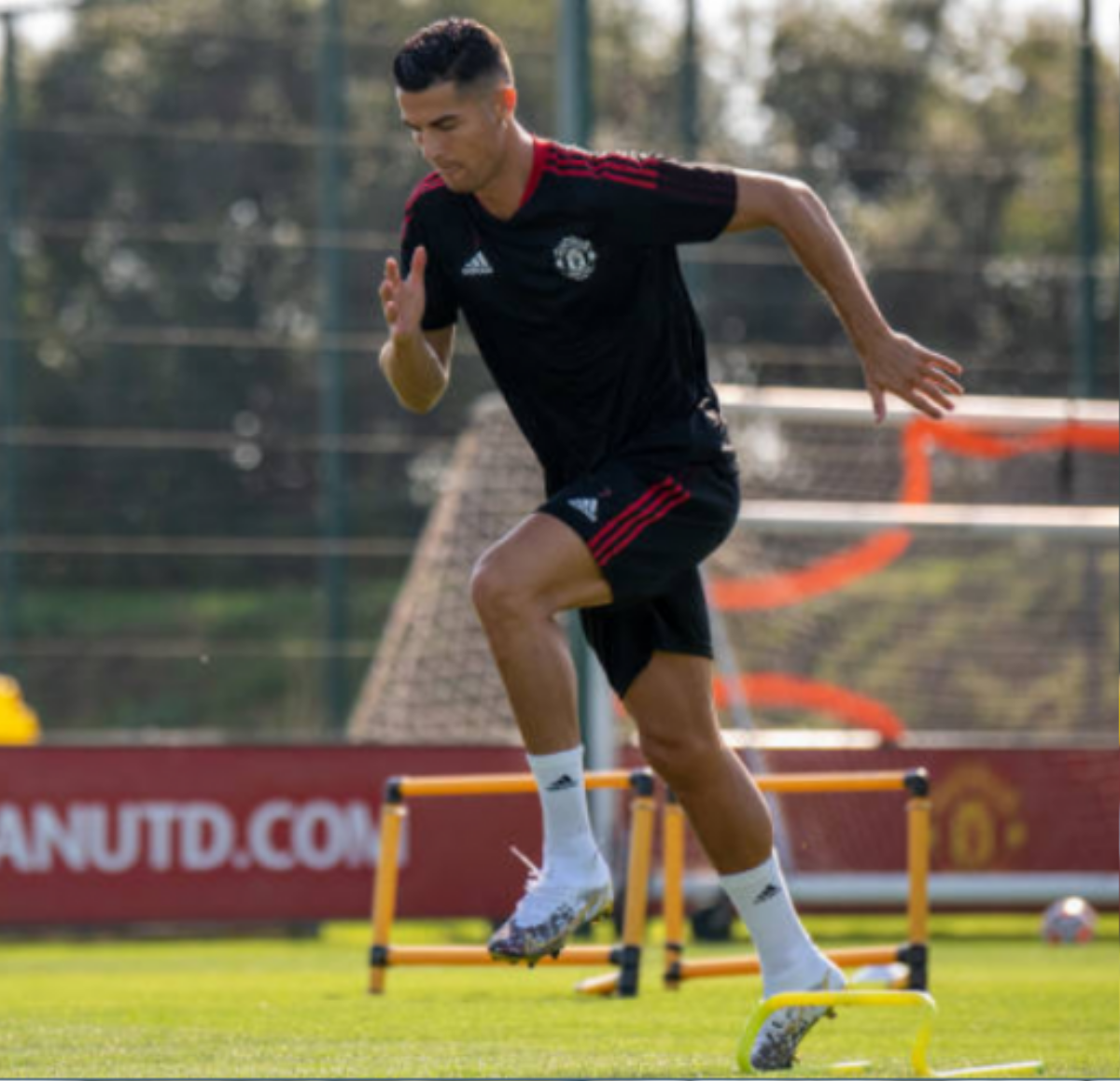 Ronaldo: 'Tôi trở lại MU để giành vinh quang một lần nữa' Ảnh 3