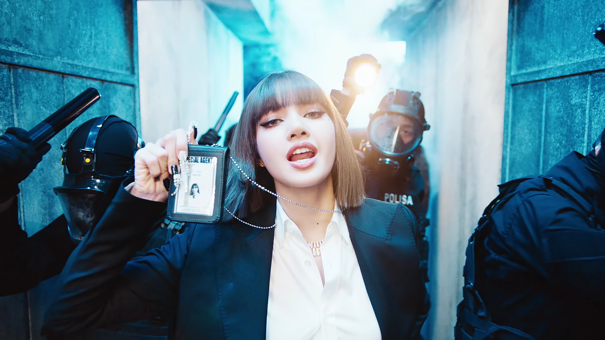 Hậu trường MV Lalisa: Lisa (BlackPink) tiết lộ cảnh quay gây 'khó chịu' nhất Ảnh 13