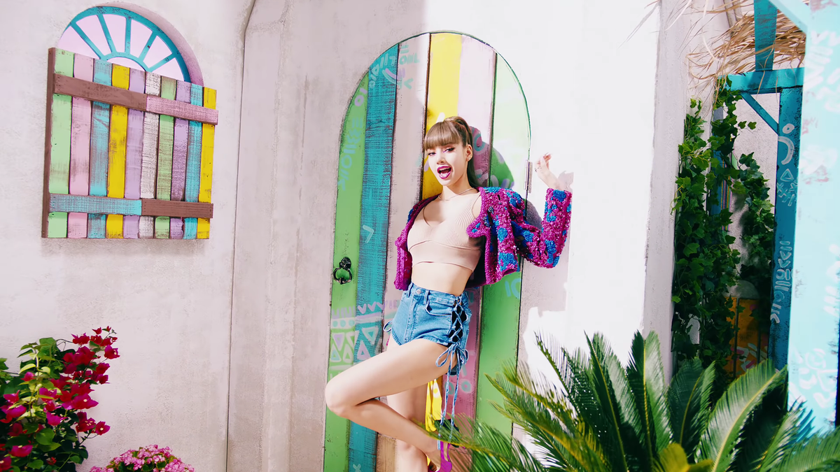 Hậu trường MV Lalisa: Lisa (BlackPink) tiết lộ cảnh quay gây 'khó chịu' nhất Ảnh 2