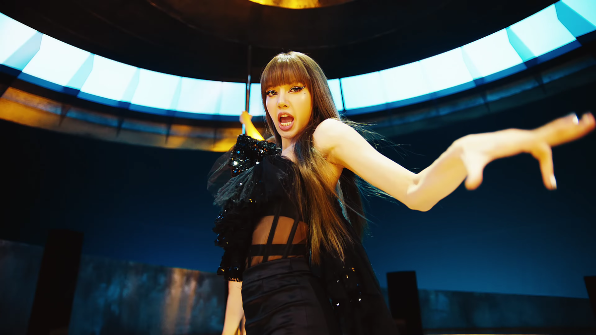 Hậu trường MV Lalisa: Lisa (BlackPink) tiết lộ cảnh quay gây 'khó chịu' nhất Ảnh 27