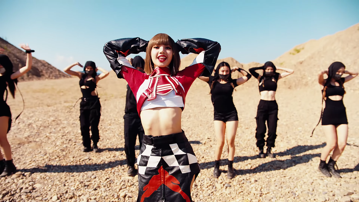 Hậu trường MV Lalisa: Lisa (BlackPink) tiết lộ cảnh quay gây 'khó chịu' nhất Ảnh 17