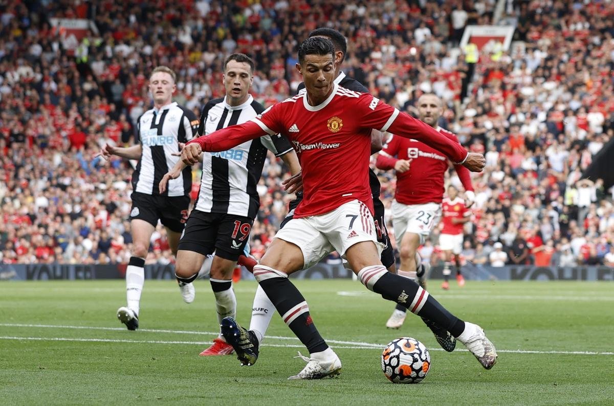 MU 4-1 Newcastle: Ronaldo đã 36 tuổi, tin nổi không? Ảnh 3