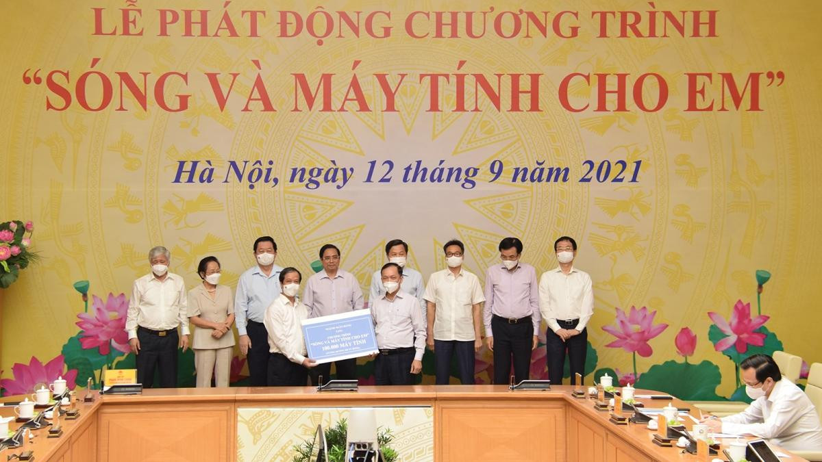 Thủ tướng phát động Chương trình 'Sóng và máy tính cho em' Ảnh 3