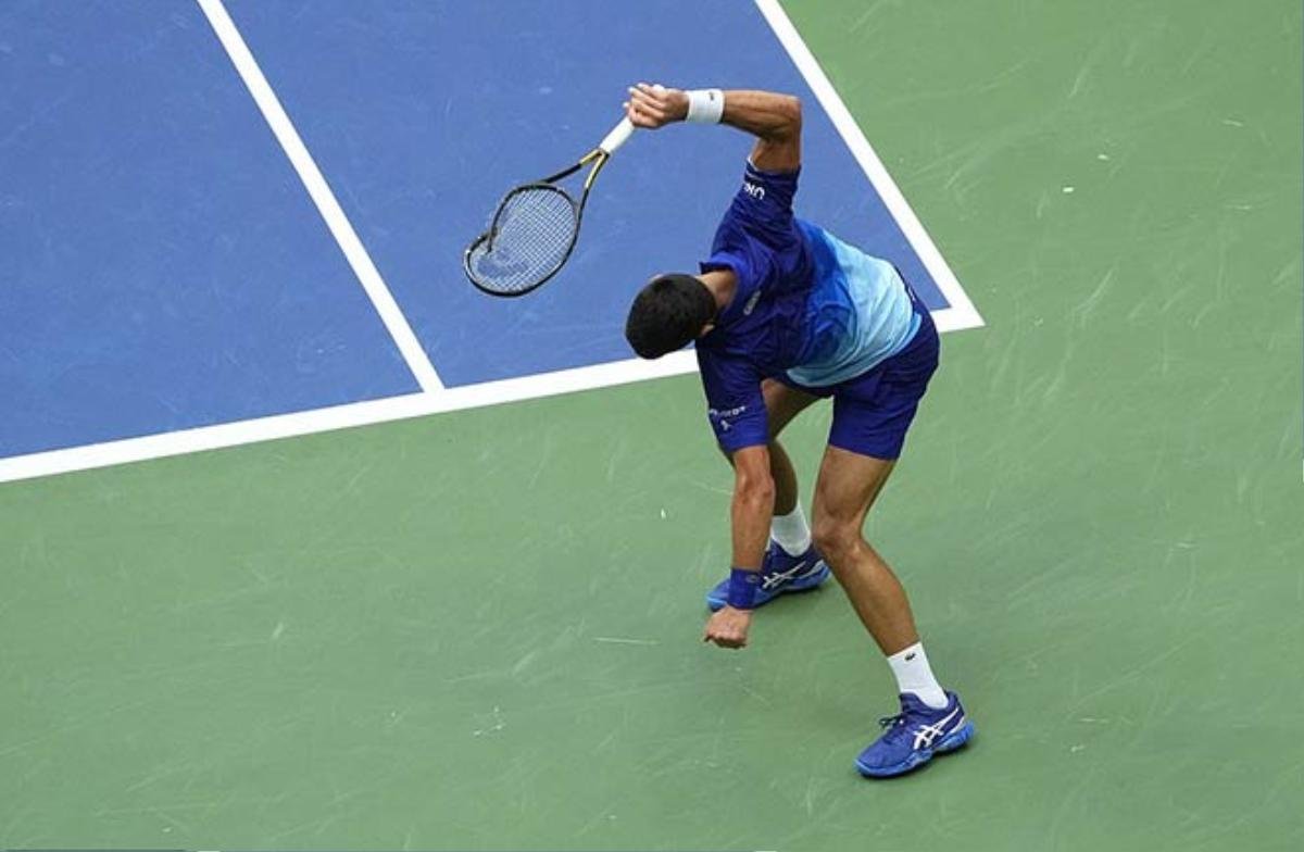 Novak Djokovic đập vợt, khóc nức nở vì thua Daniil Medvedev Ảnh 2