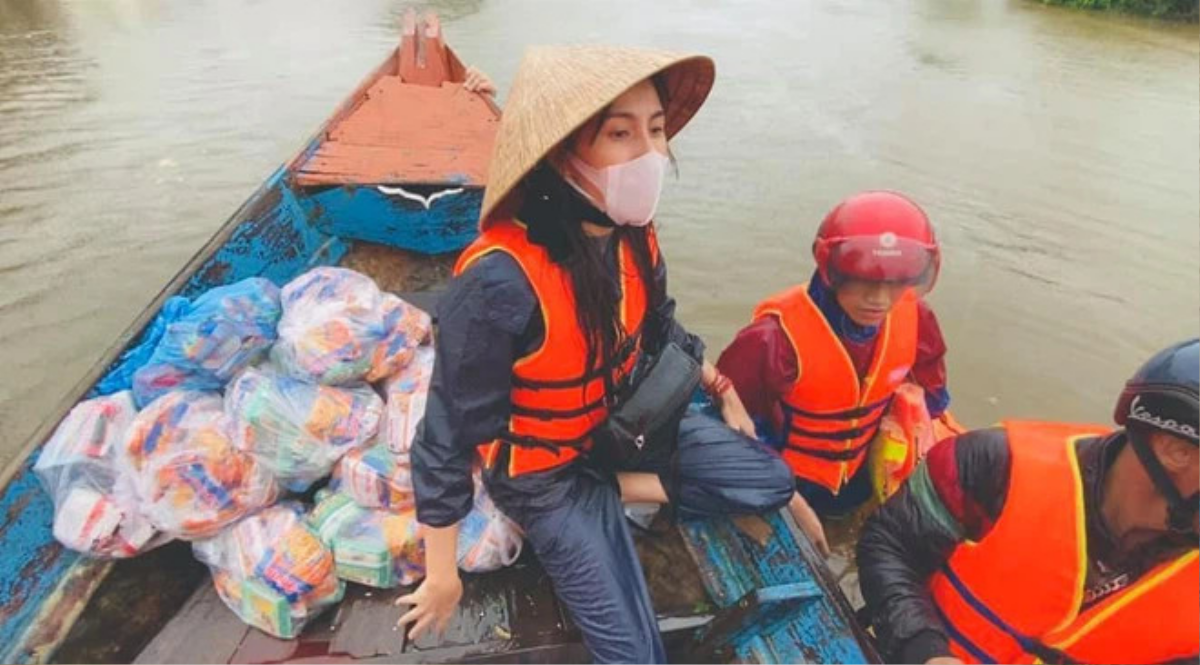 Phía Thủy Tiên lên tiếng về 10 chiếc thuyền máy cứu trợ lũ lụt: Chưa từng 'bỏ quên' mạnh thường quân Ảnh 1