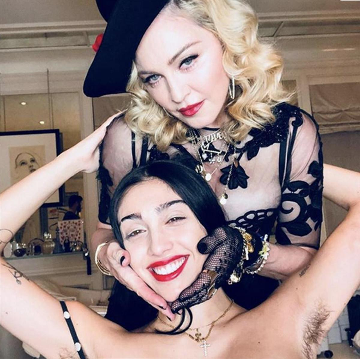 Con gái Madonna vô tư khoe bụng mỡ, lông nách trên thảm đỏ Met Gala 2021 Ảnh 6