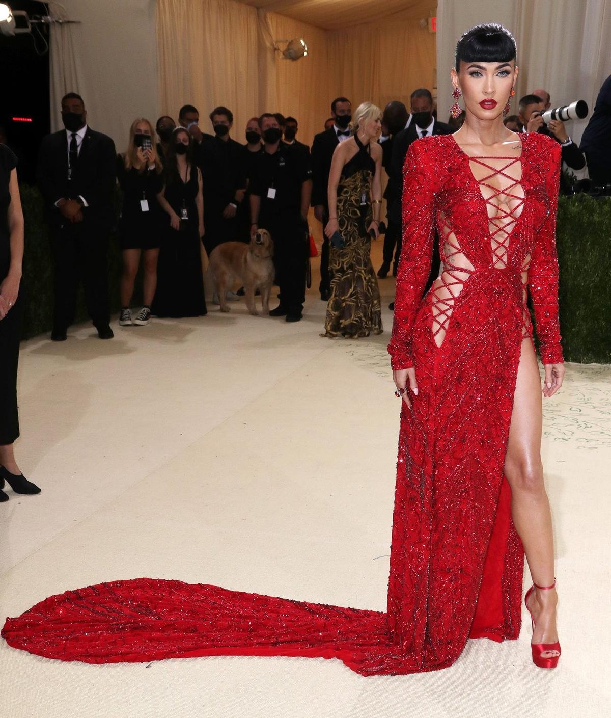 Top 10 bộ váy đẹp nhất tại đại tiệc thời trang Met Gala 2021, ai cũng trầm trồ nức nở! Ảnh 5