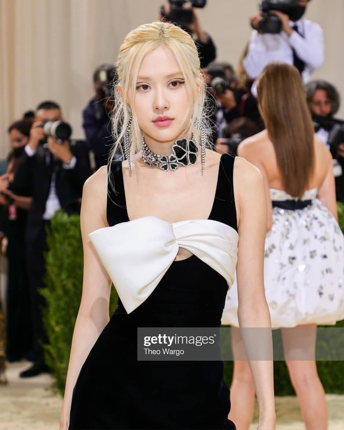 Rosé (BlackPink) chia sẻ vinh hạnh tham dự Met Gala 2021, không quên đăng ảnh thả dáng tại New York Ảnh 9