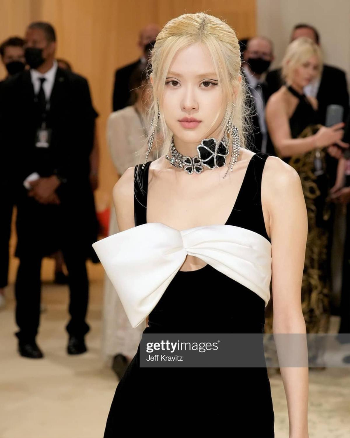 Rosé (BlackPink) chia sẻ vinh hạnh tham dự Met Gala 2021, không quên đăng ảnh thả dáng tại New York Ảnh 8