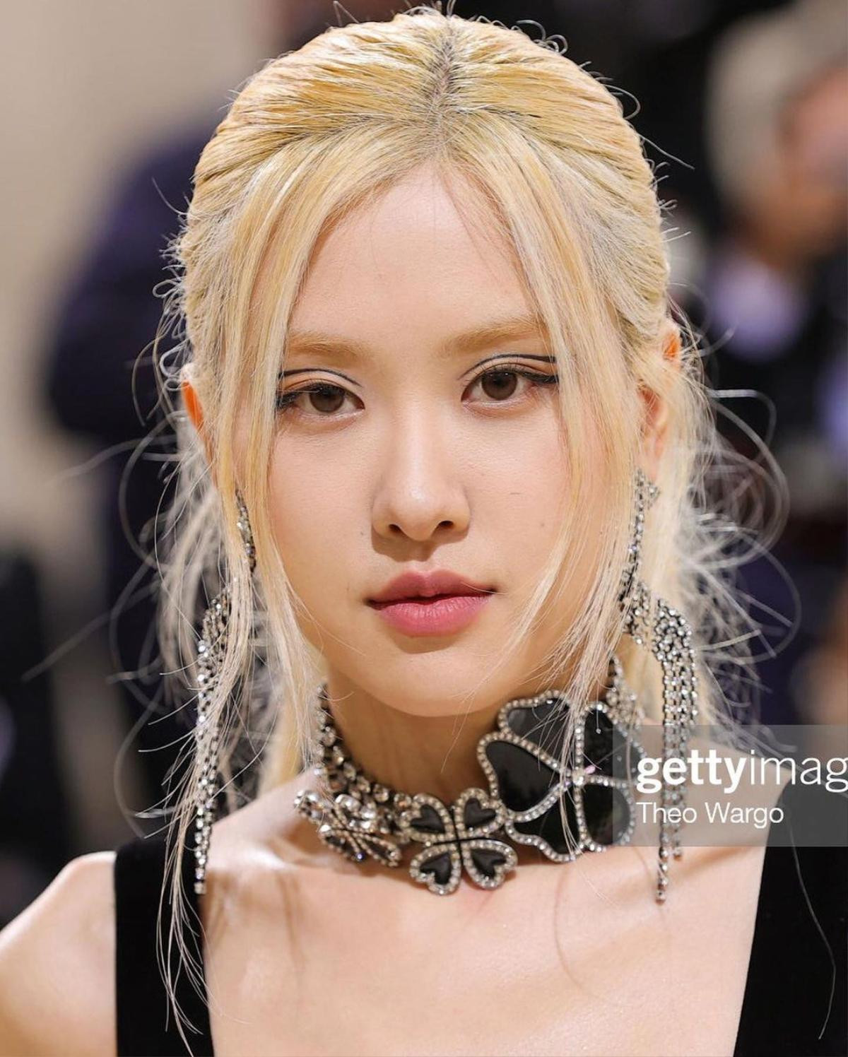 Rosé (BlackPink) chia sẻ vinh hạnh tham dự Met Gala 2021, không quên đăng ảnh thả dáng tại New York Ảnh 4