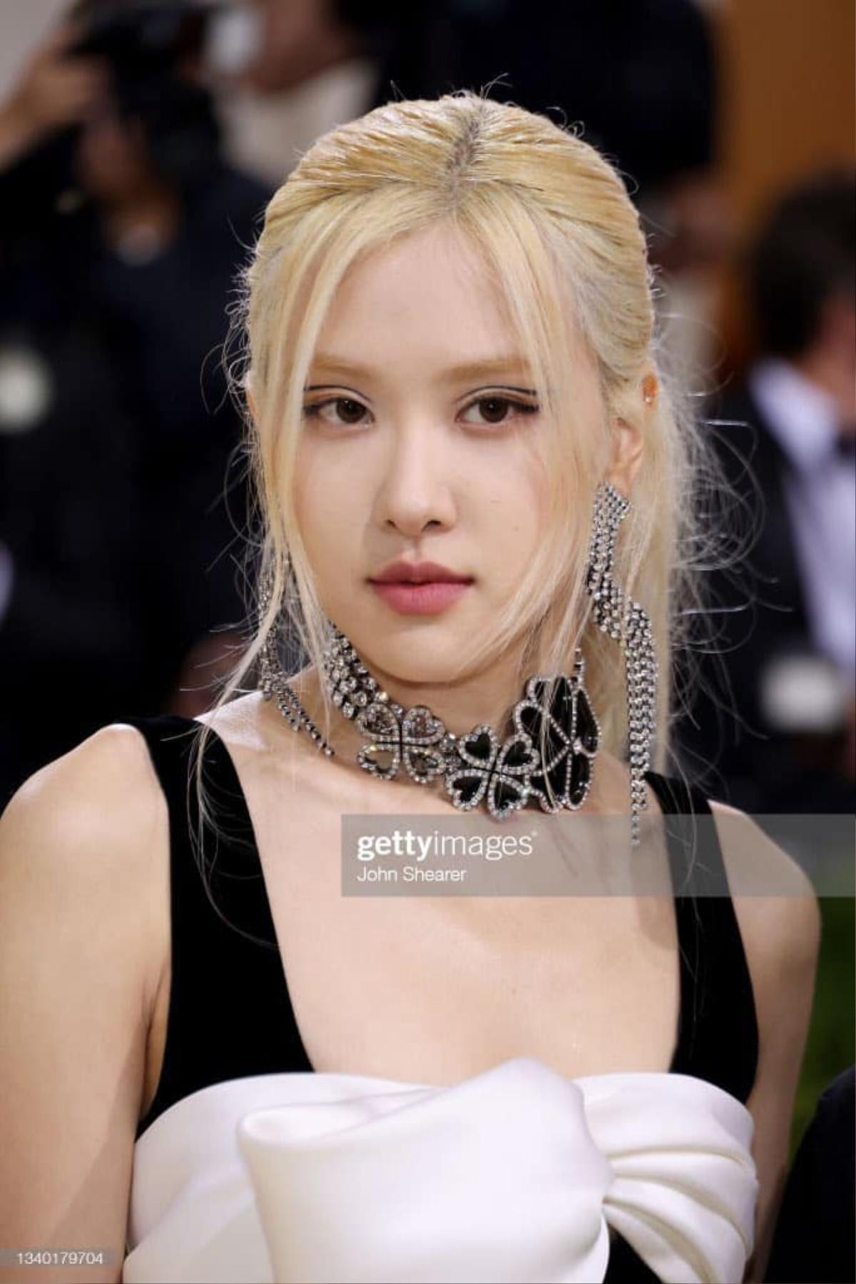 Rosé (BlackPink) chia sẻ vinh hạnh tham dự Met Gala 2021, không quên đăng ảnh thả dáng tại New York Ảnh 14