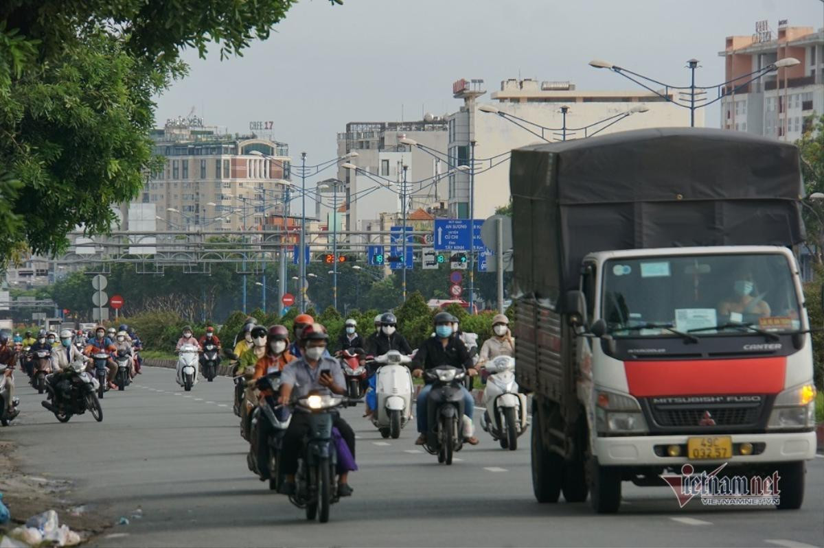 Ngày 16/9: Đường phố TP.HCM nhộn nhịp xe cộ khi nhiều hoạt động được nới lỏng Ảnh 5