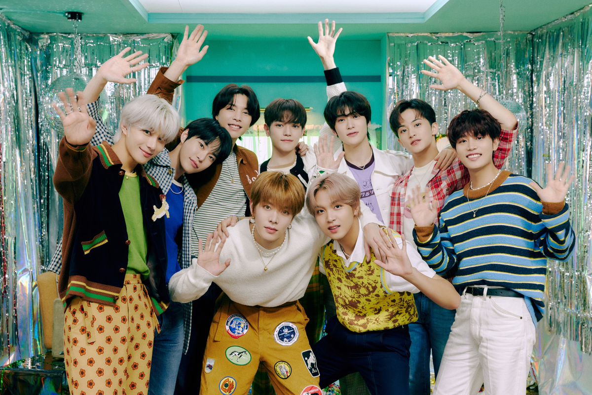 Choáng với lượng album Sticker được 'tẩu tán' của NCT 127: 'sương sương' hơn 2.1 triệu bản Ảnh 3