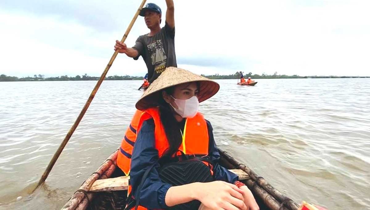 Thủy Tiên từng bị Công Vinh 'mắng' vì trốn đi làm từ thiện Ảnh 3