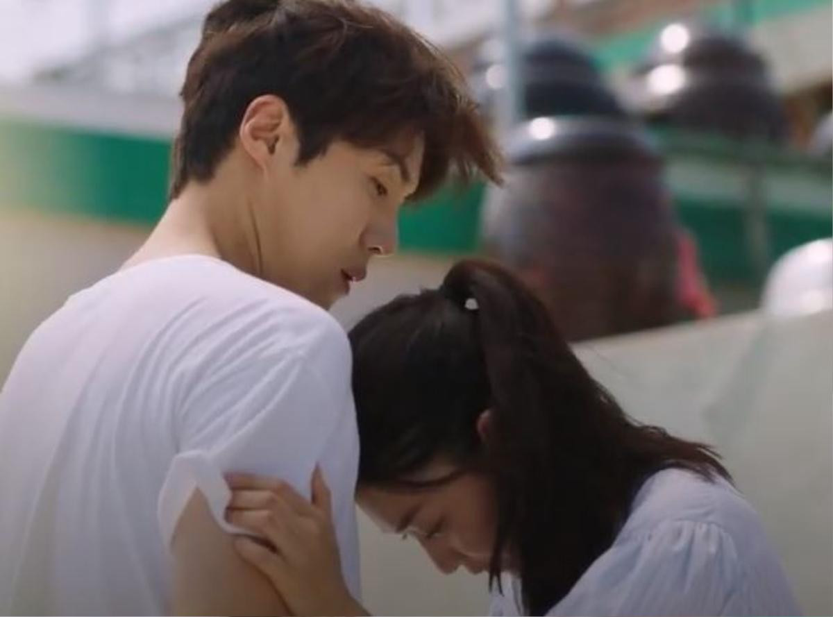 'Hometown Cha Cha Cha' tập: Mặc kệ người thứ ba, Shin Min Ah và Kim Seon Ho vẫn 'bắn thính' tung tóe Ảnh 11