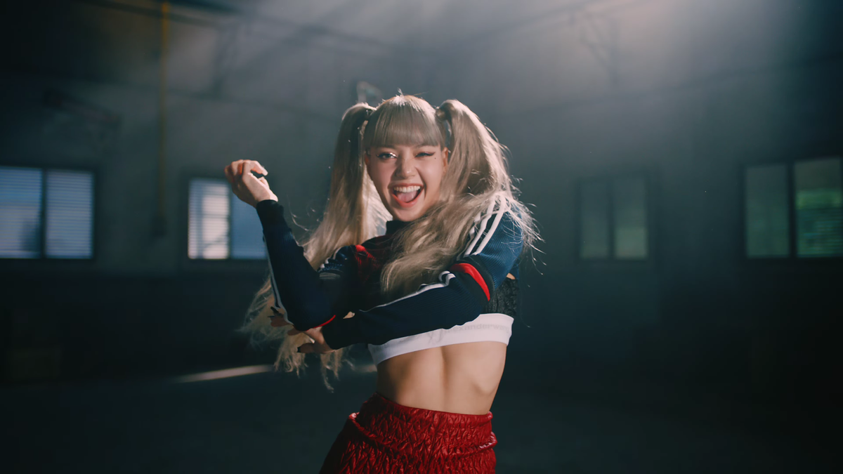 Lisa (BlackPink) tung MV đặc biệt cực chất cho ca khúc mới, dân mạng hụt hẫng: 'Không quá ấn tượng' Ảnh 7