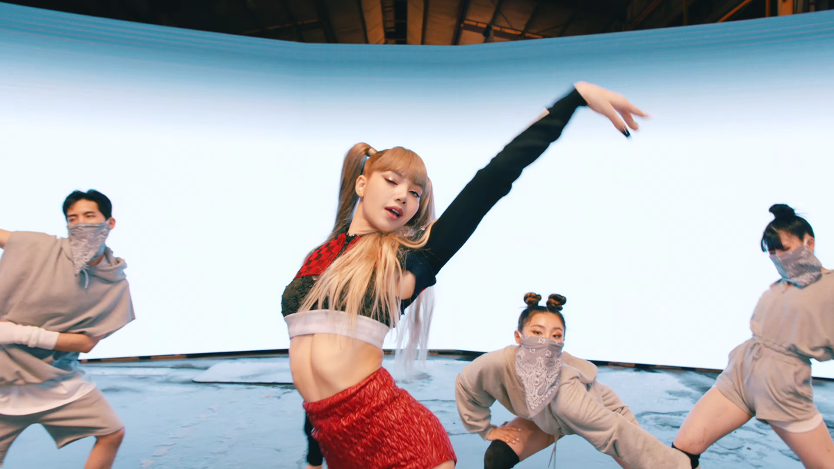 Lisa (BlackPink) tung MV đặc biệt cực chất cho ca khúc mới, dân mạng hụt hẫng: 'Không quá ấn tượng' Ảnh 5