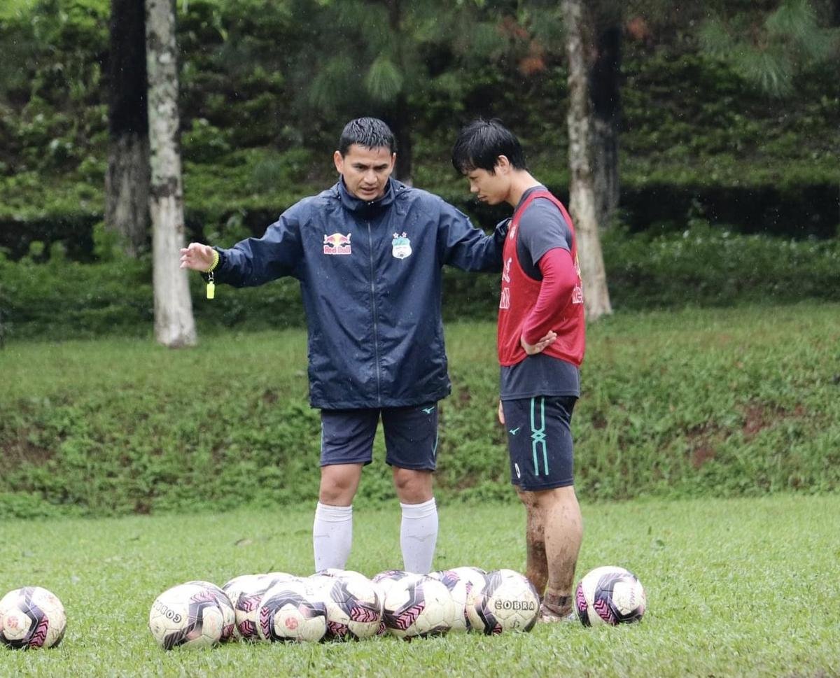 HAGL không vô địch V.League, Kiatisak 'chốt' tương lai trước tin đồn dẫn dắt Thái Lan Ảnh 1