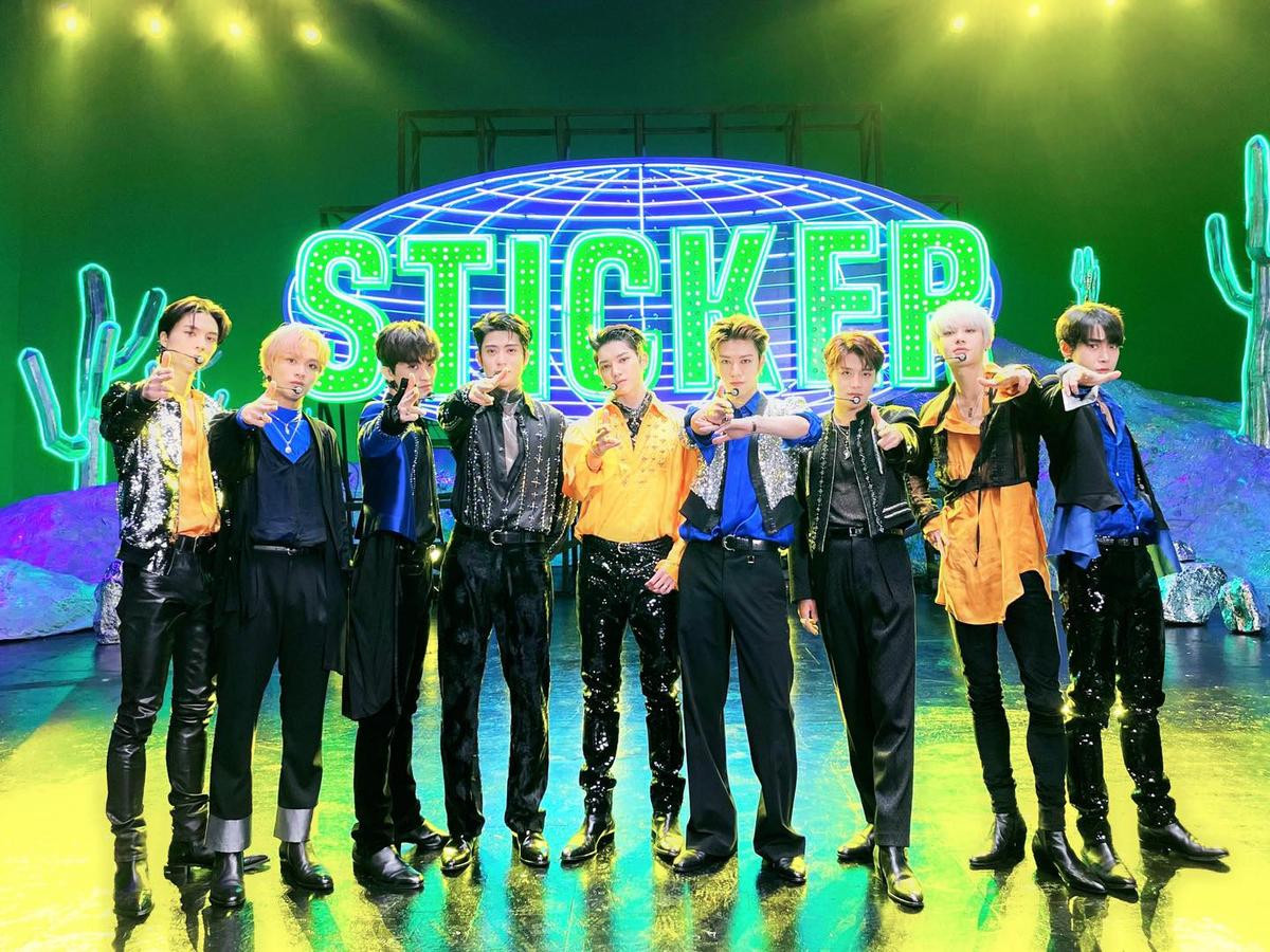 Choáng với lượng album Sticker được 'tẩu tán' của NCT 127: 'sương sương' hơn 2.1 triệu bản Ảnh 4