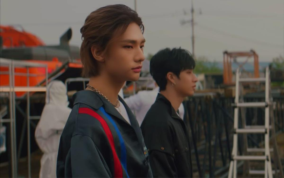 Cắt đi mái tóc dài đặc trưng, Hyunjin (Stray Kids) vẫn khiến dân mạng thích mê với vẻ ngoài mới Ảnh 11