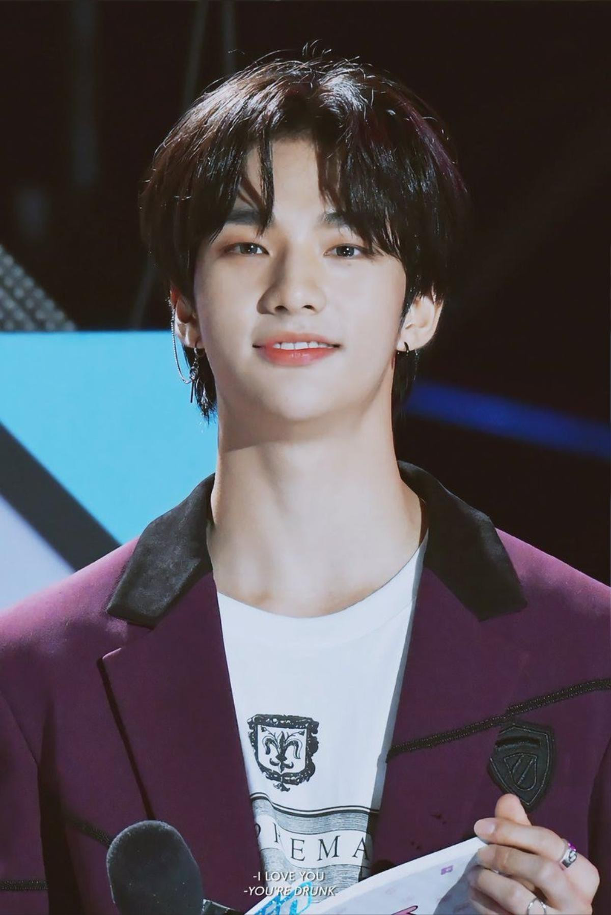 Cắt đi mái tóc dài đặc trưng, Hyunjin (Stray Kids) vẫn khiến dân mạng thích mê với vẻ ngoài mới Ảnh 13