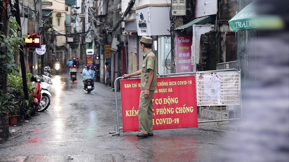 Hà Nội nới lỏng giãn cách, các chốt 'vùng xanh' tại các khu dân cư giờ hoạt động ra sao? Ảnh 2