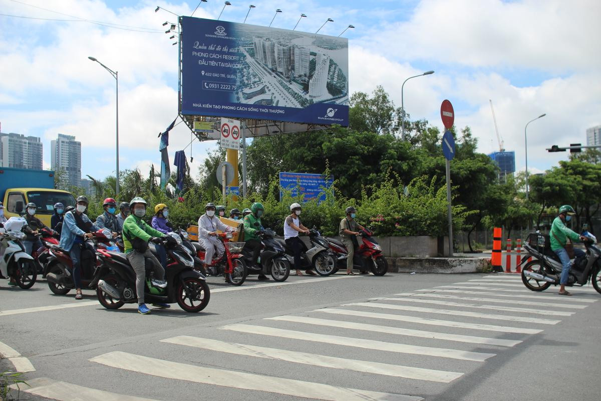 Người dân TP.HCM mong chờ ngày được dỡ rào phong tỏa: 'Đời sống yên vui là ... đời 'bình thường mới' Ảnh 2