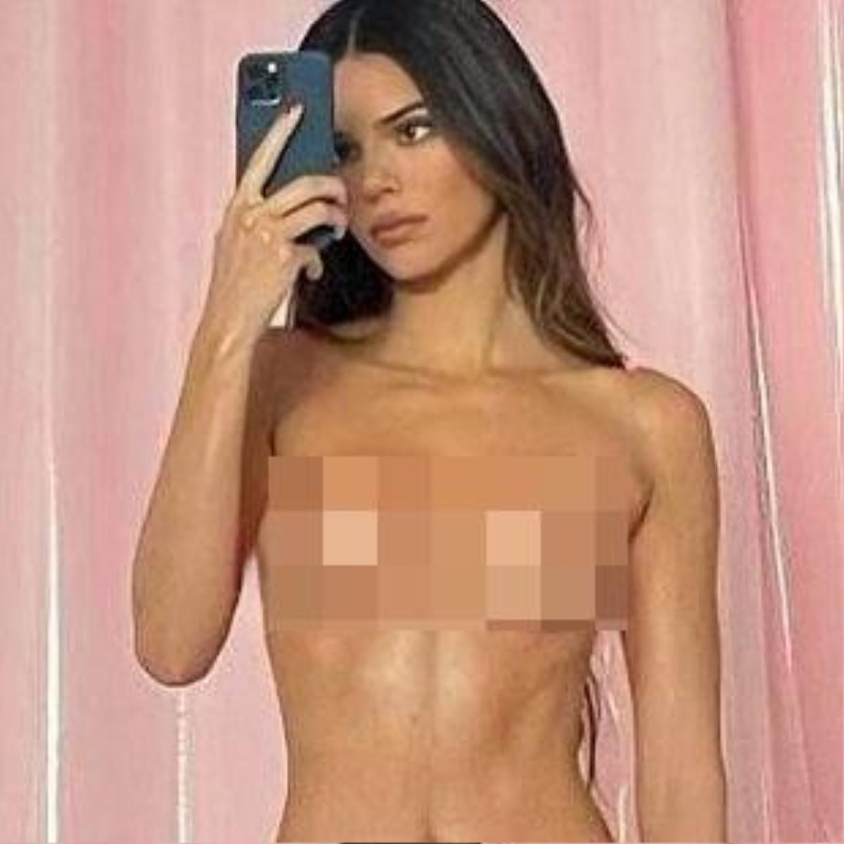 Những lần khoả thân 100% của Kendall Jenner khiến giới thời trang tranh cãi dữ dội Ảnh 9