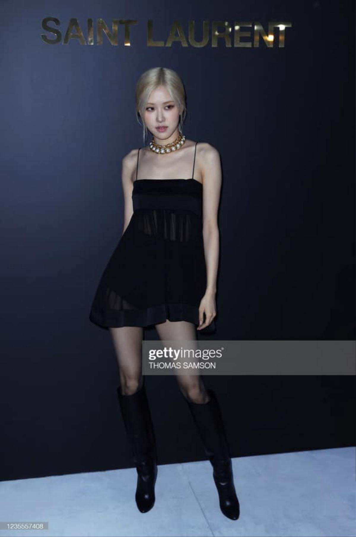 Jisoo như tiểu thư, Rosé Black Pink lộ thân hình gầy trơ xương tại Paris Fashion Week Ảnh 5