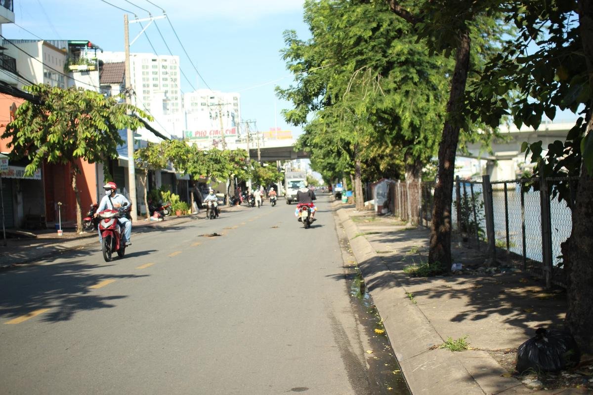 Buổi chiều đặc biệt ở Sài Gòn trước ngày 'nới lỏng': 'Sau bao ngày giãn cách, tôi vui lắm' Ảnh 2